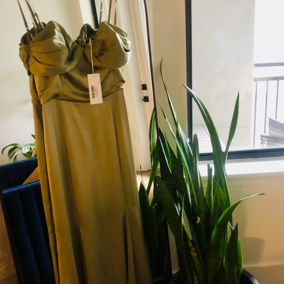 ✨ NWT Reformation Hensley Satin Dress – Artichoke Green, Size 8 - Picture 7 of 9